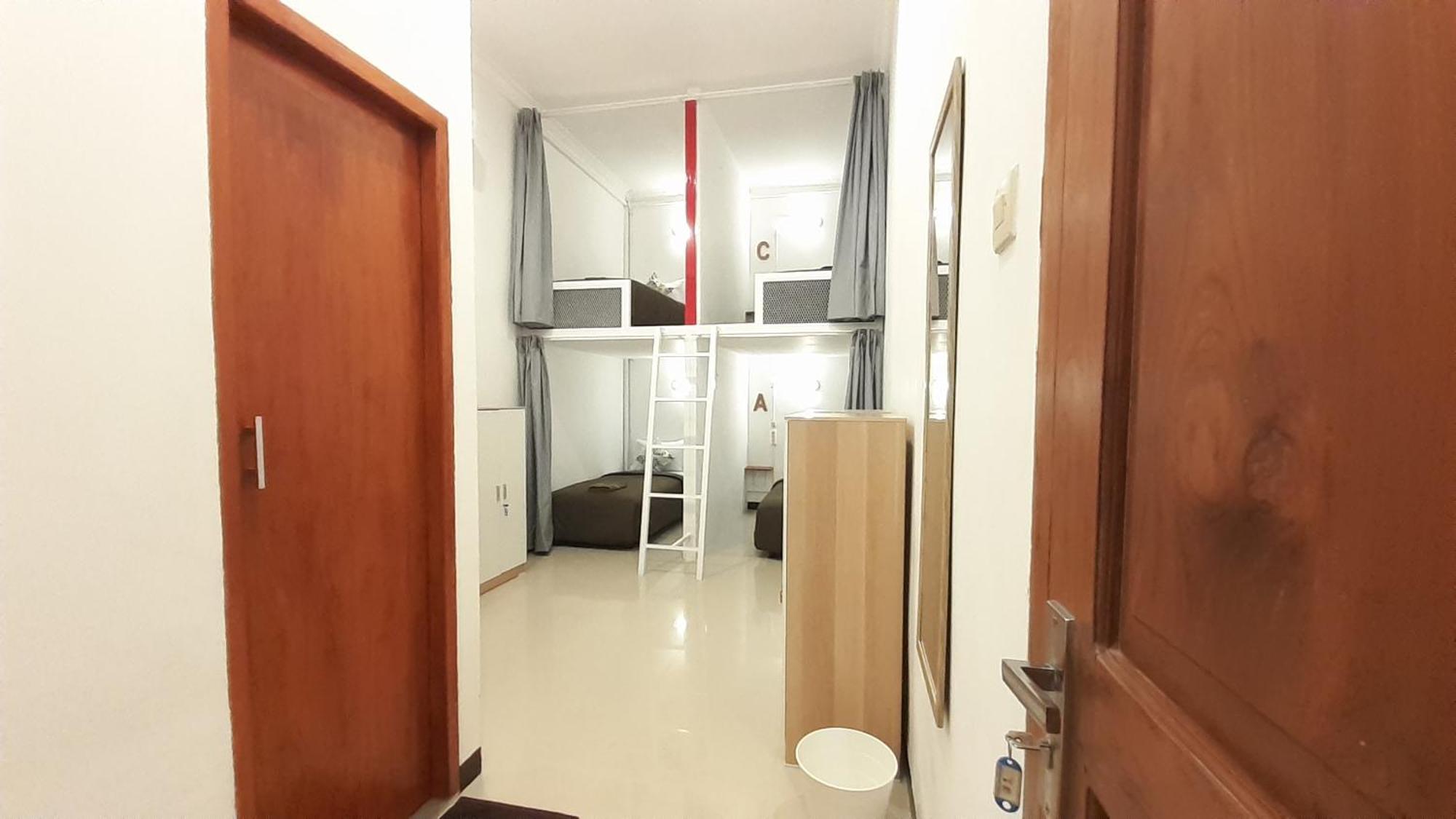 Revive By Snooze Hostel Banyuwangi  Εξωτερικό φωτογραφία