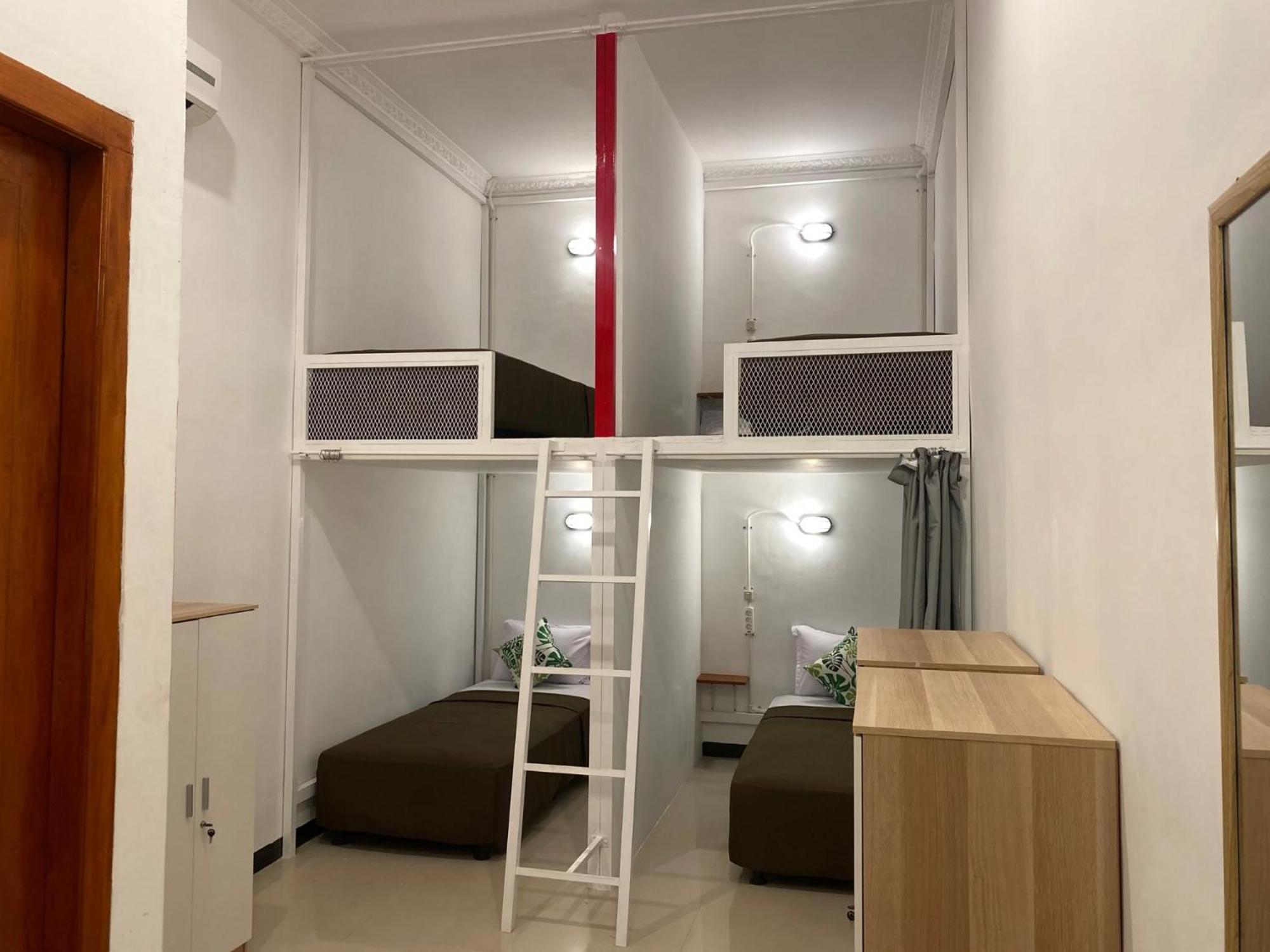Revive By Snooze Hostel Banyuwangi  Εξωτερικό φωτογραφία