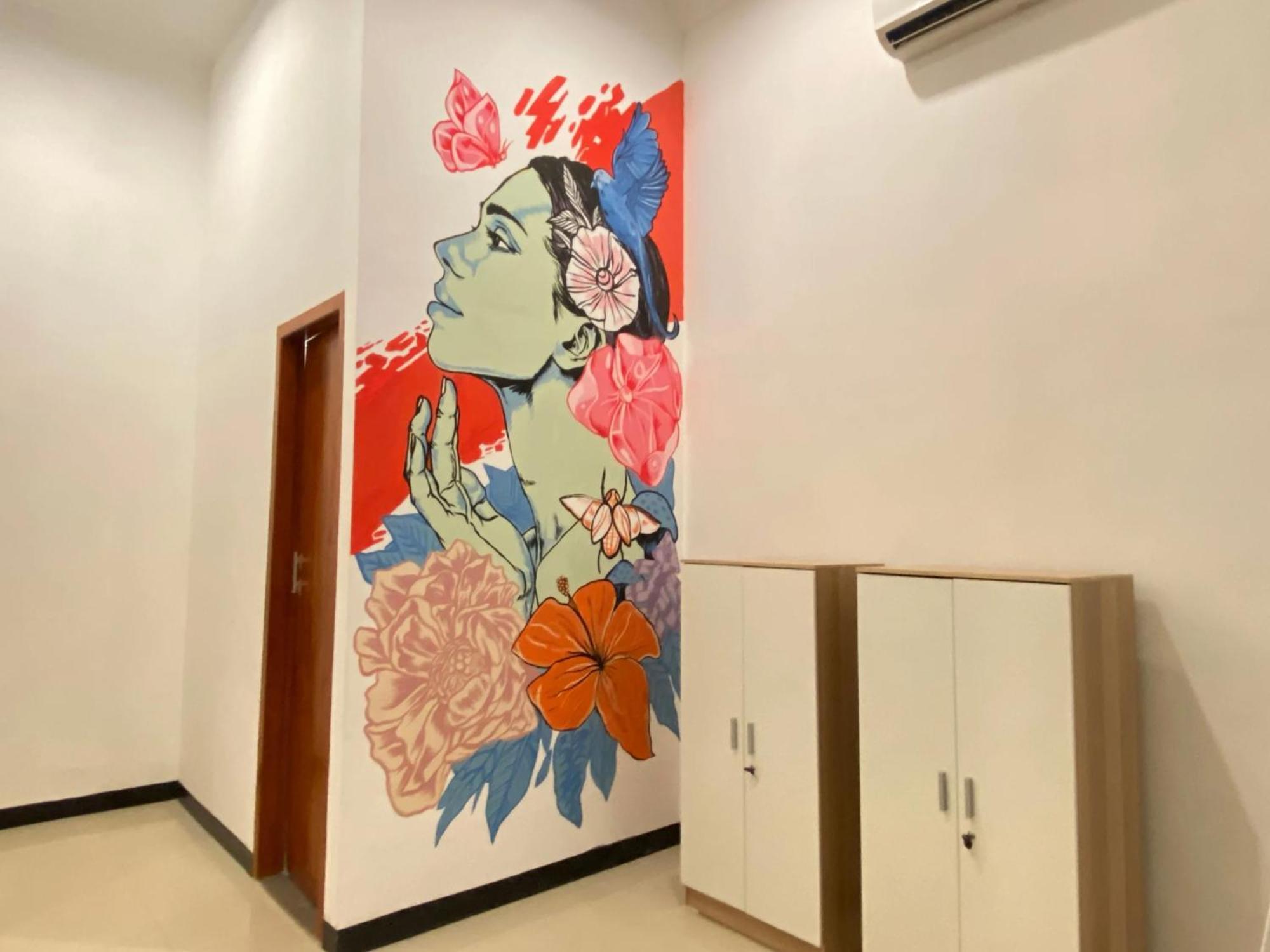 Revive By Snooze Hostel Banyuwangi  Εξωτερικό φωτογραφία