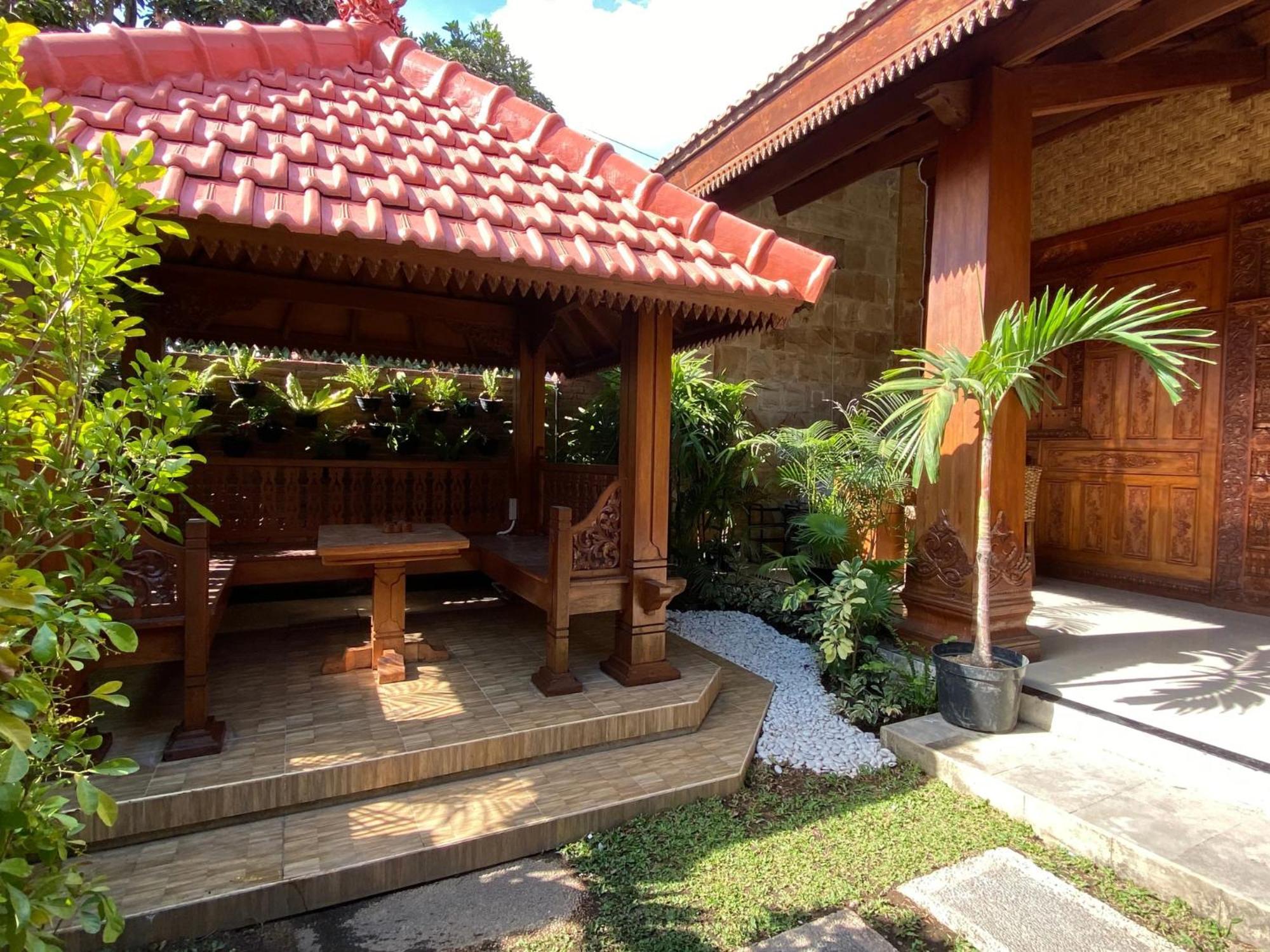 Revive By Snooze Hostel Banyuwangi  Εξωτερικό φωτογραφία